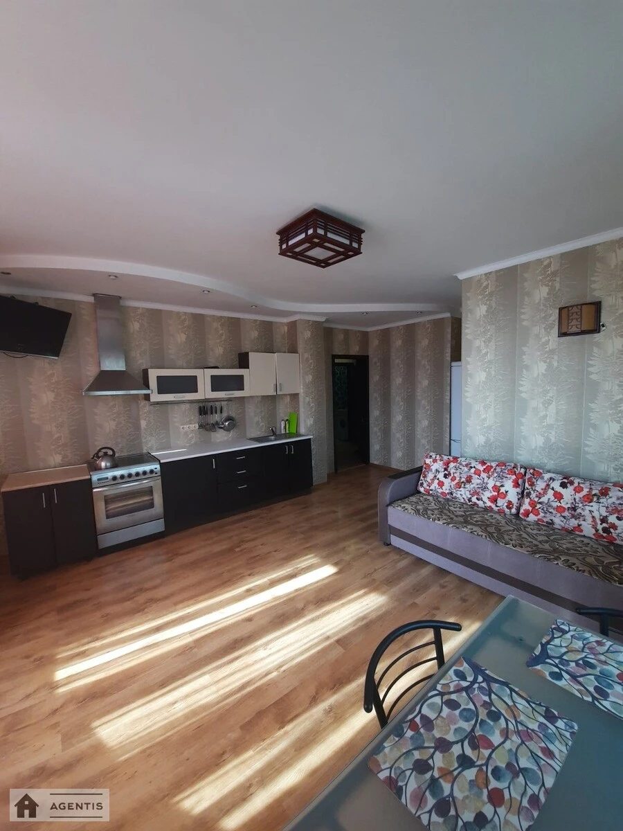 Сдам квартиру 1 комната, 60 m², 18 эт./24 этажа. Урловская, Киев. 