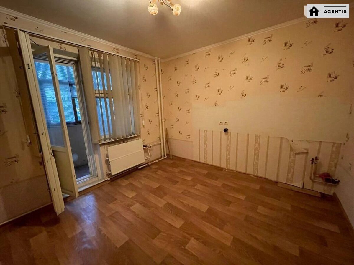 Apartment for rent 2 rooms, 64 m², 1st fl./18 floors. 42, Revutckogo 42, Kyiv. 