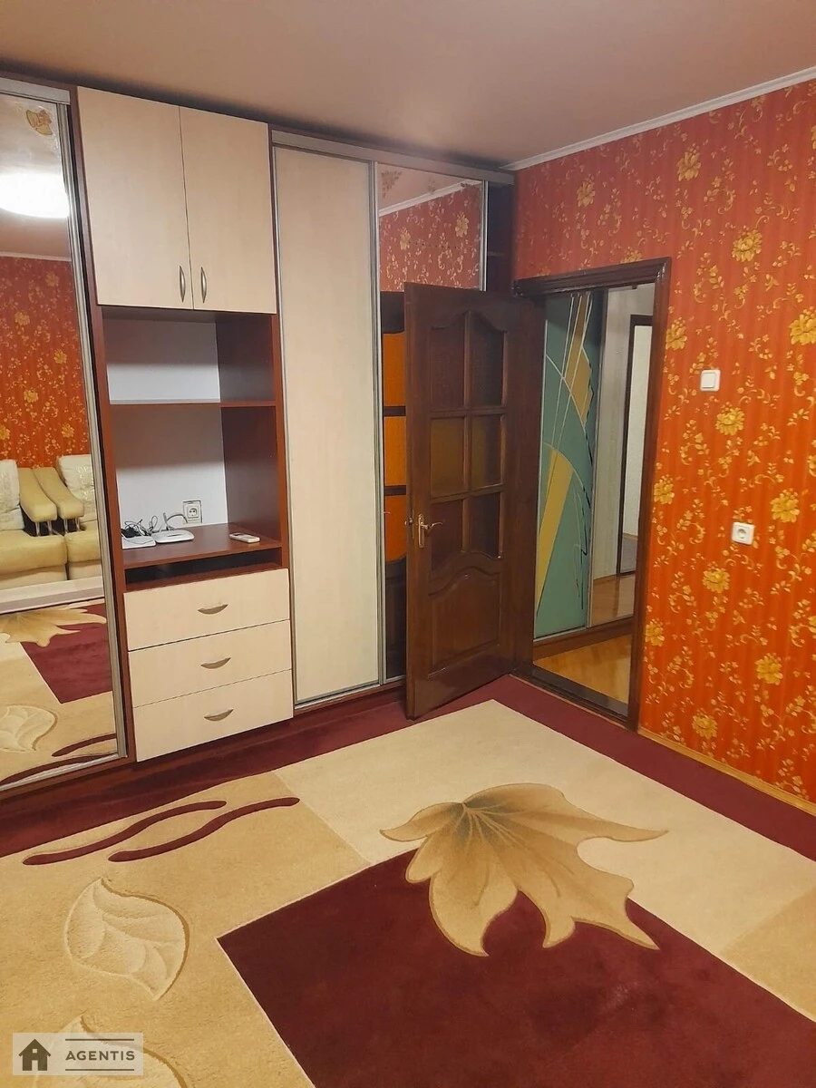 Сдам квартиру 2 комнаты, 67 m², 9 эт./18 этажей. 5, Соломії Крушельницької вул., Киев. 