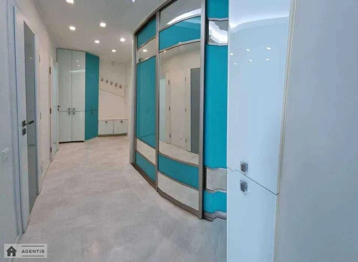 Сдам квартиру 3 комнаты, 85 m², 3 эт./21 этаж. 7, Івана Гонти вул., Киев. 