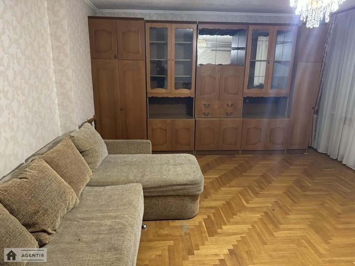 Сдам квартиру 3 комнаты, 78 m², 5 эт./9 этажей. 51, Харьковское 51, Киев. 