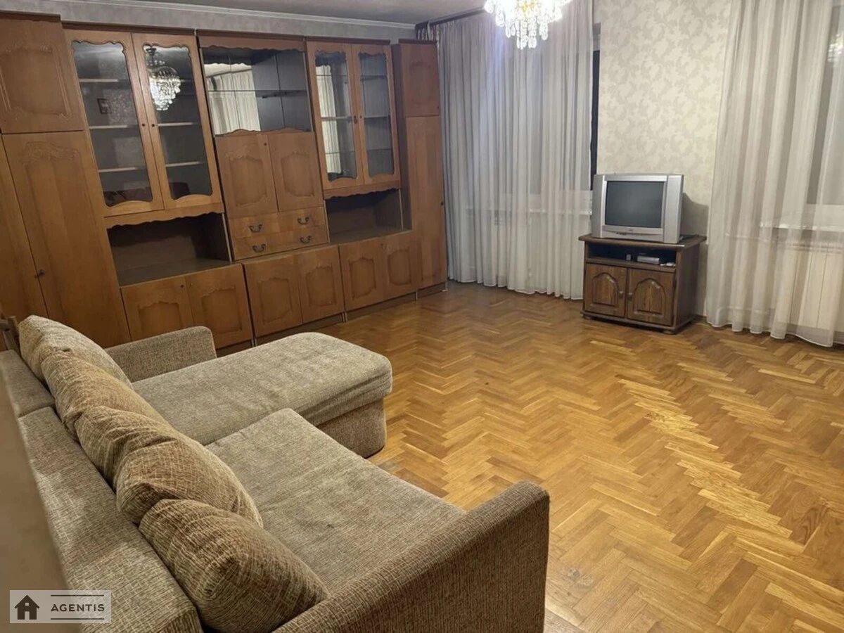 Сдам квартиру 3 комнаты, 78 m², 5 эт./9 этажей. 51, Харьковское 51, Киев. 