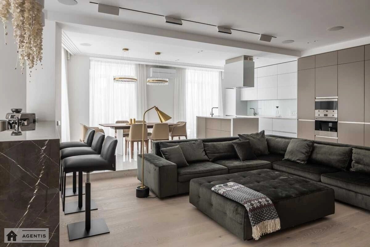 Сдам квартиру 4 комнаты, 140 m², 3 эт./6 этажей. Замковецкая, Киев. 