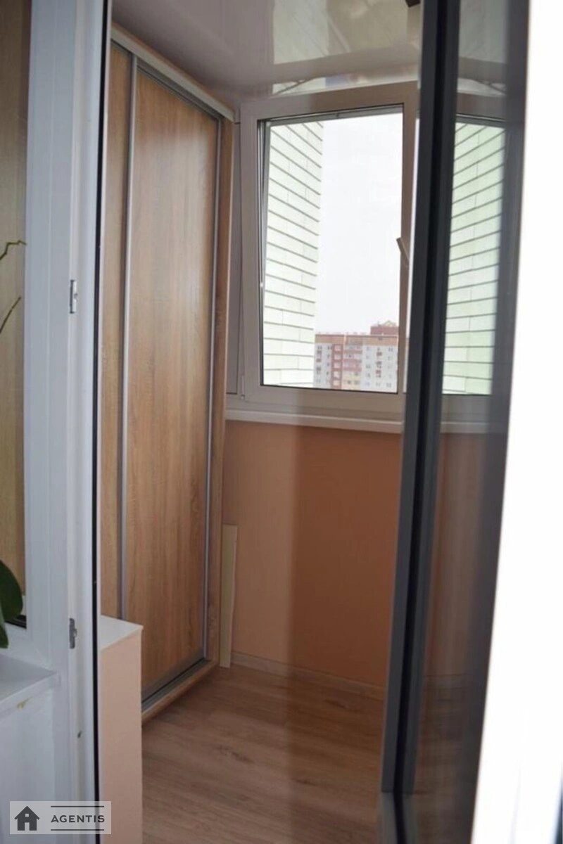 Apartment for rent 1 room, 40 m², 24th fl./25 floors. 3, Sofiyi Rusovoyi vul., Kyiv. 