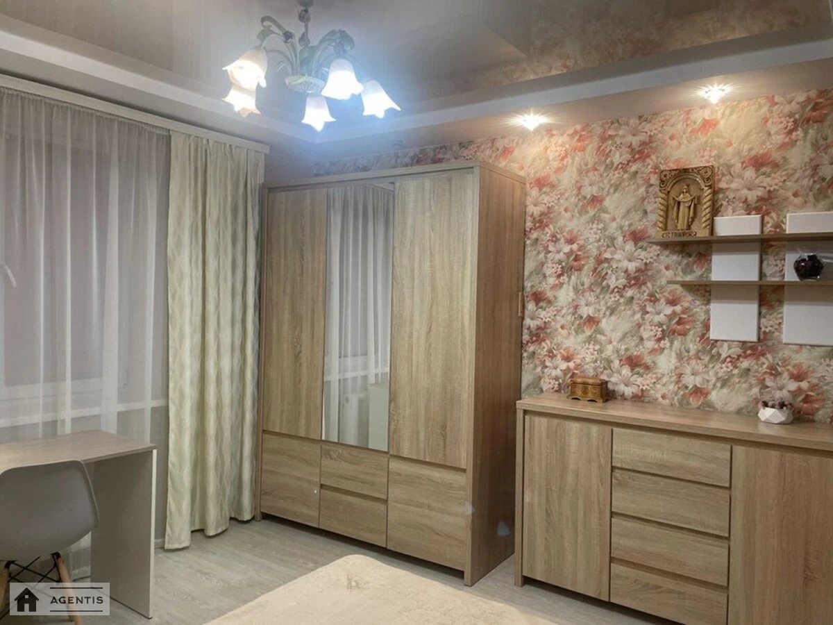 Здам квартиру 2 кімнати, 64 m², 3 пов./10 поверхів. Яблунева, Київ. 