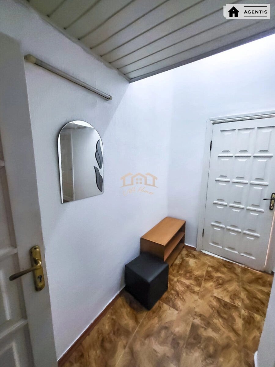 Apartment for rent 3 rooms, 81 m², 4th fl./4 floors. 18, Prorizna 18, Kyiv. 