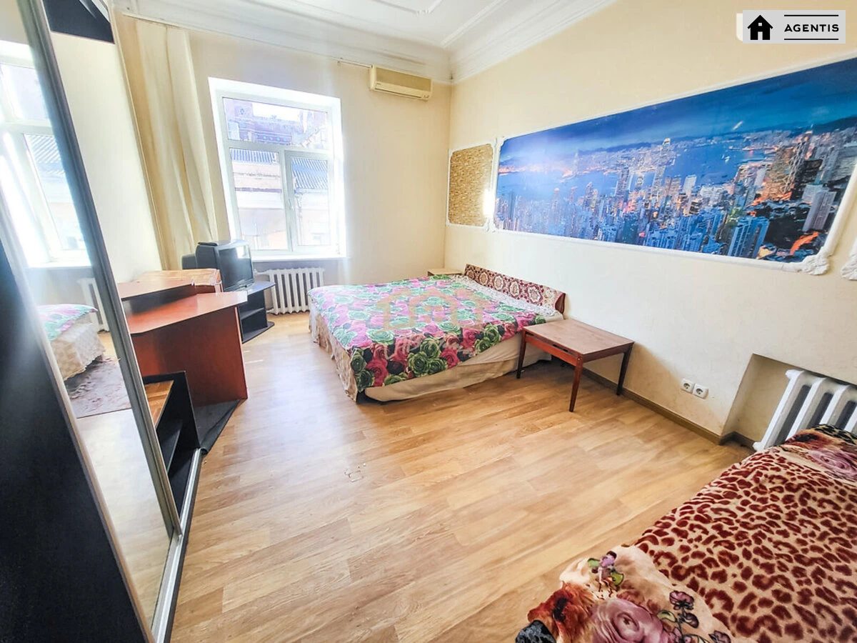 Apartment for rent 3 rooms, 81 m², 4th fl./4 floors. 18, Prorizna 18, Kyiv. 