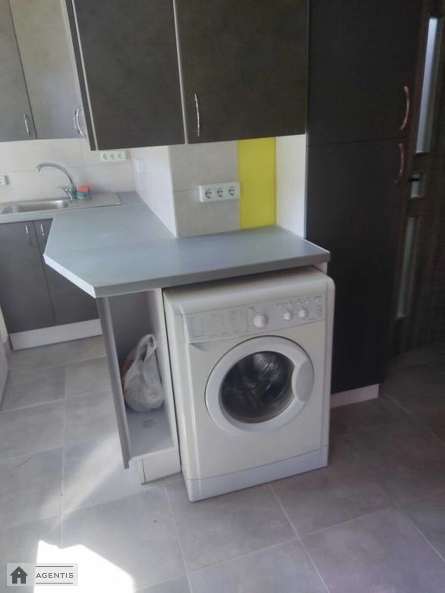 Здам квартиру 1 кімната, 24 m², 5 пов./9 поверхів. Жуля Верна бульв. (Ромена Роллана), Київ. 