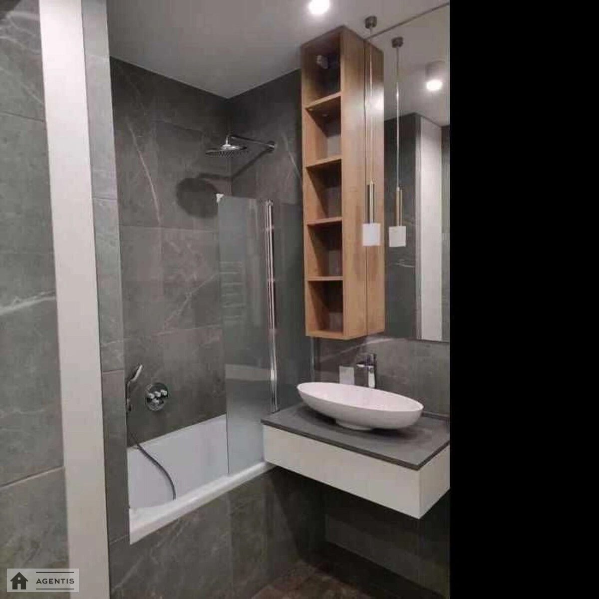 Сдам квартиру 2 комнаты, 44 m², 11 эт./24 этажа. 42, Предславинская 42, Киев. 