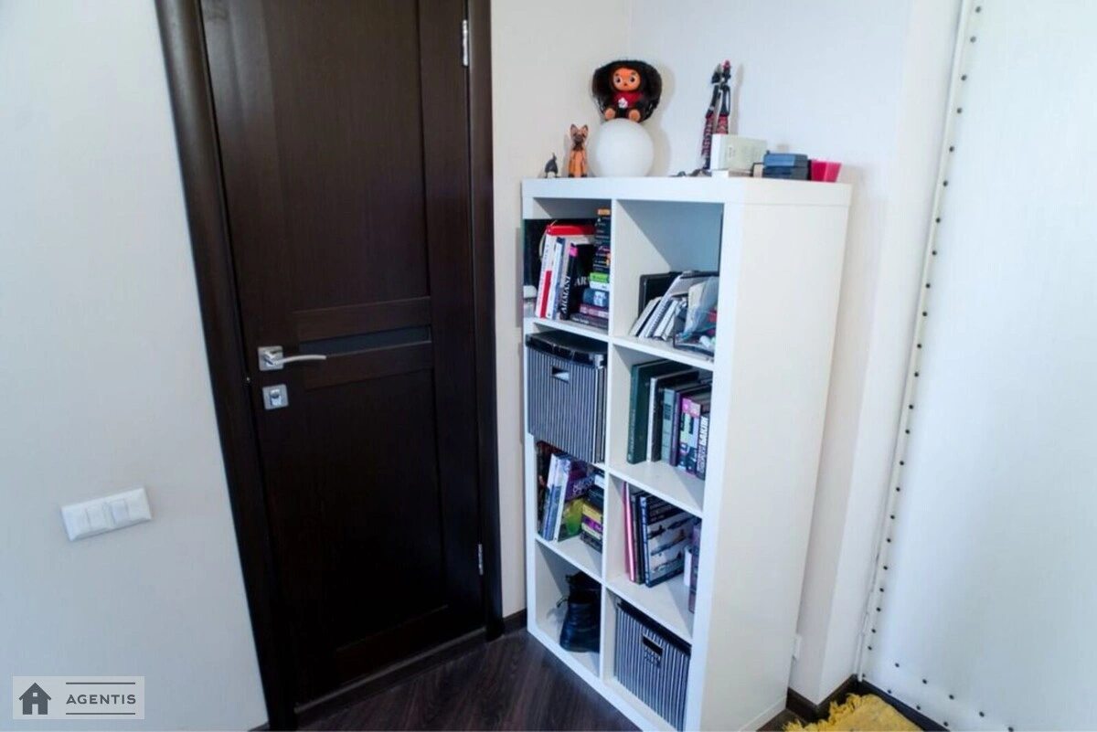 Сдам квартиру 2 комнаты, 55 m², 9 эт./9 этажей. 5, Дегтяревская 5, Киев. 