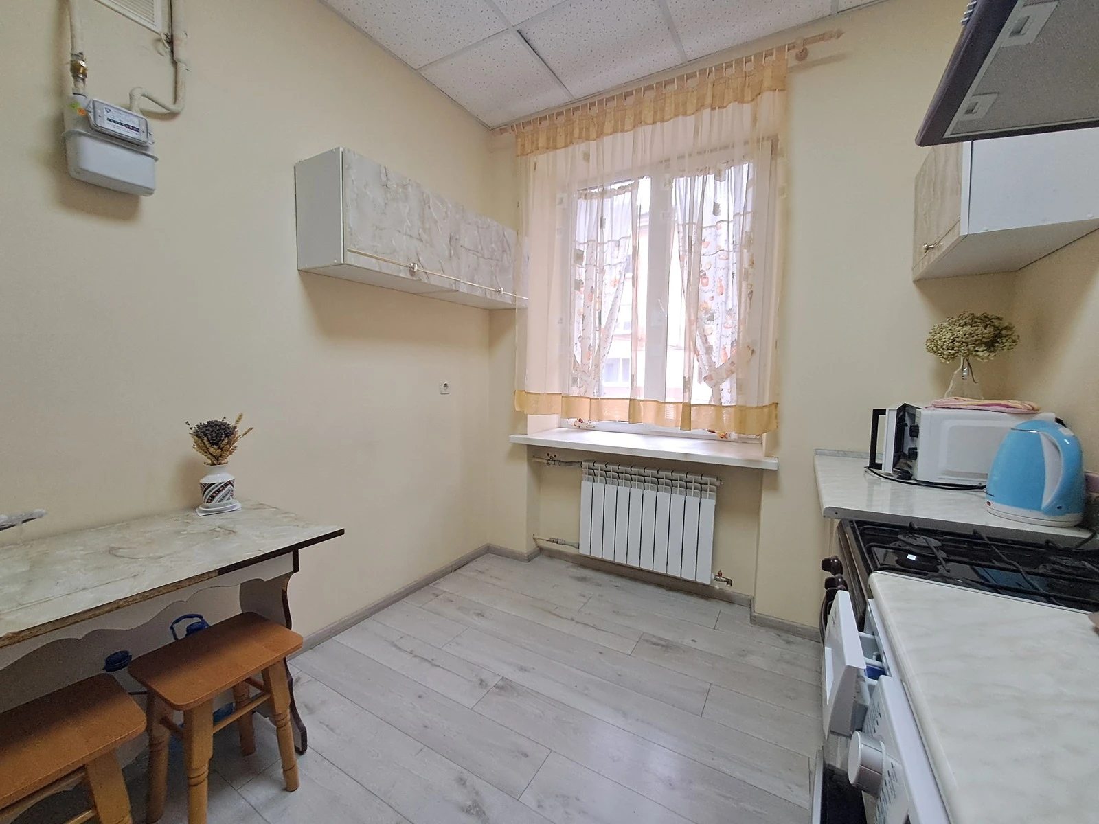 Apartments for sale 3 rooms, 848 m², 2nd fl./4 floors. Slipoho Kardynala vul., Ternopil. 