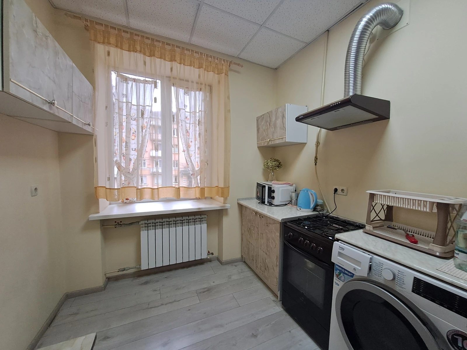 Apartments for sale 3 rooms, 848 m², 2nd fl./4 floors. Slipoho Kardynala vul., Ternopil. 