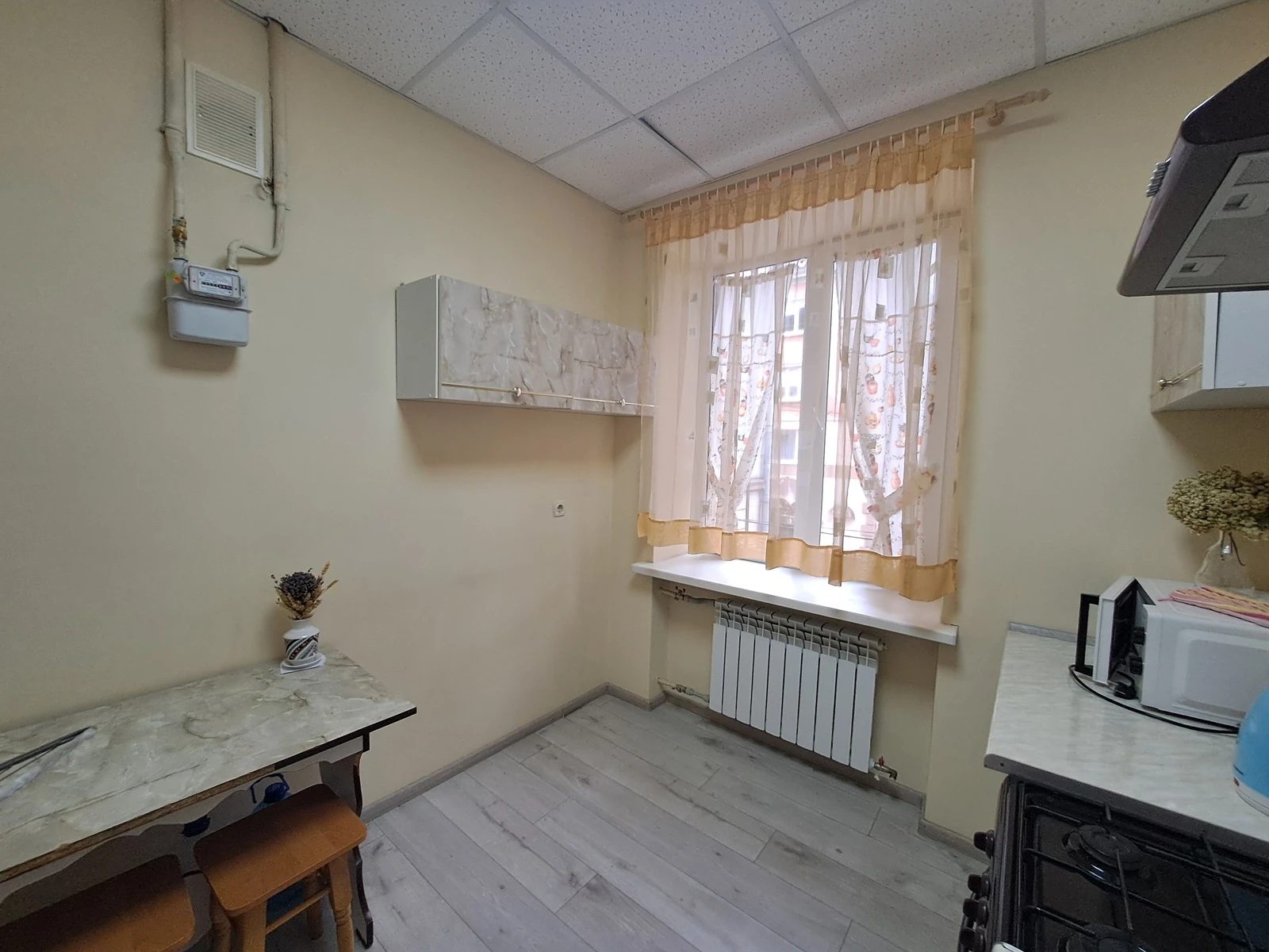 Apartments for sale 3 rooms, 848 m², 2nd fl./4 floors. Slipoho Kardynala vul., Ternopil. 