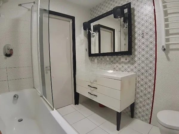 Сдам квартиру 2 комнаты, 75 m², 2 эт./26 этажей. 41, Верховинная 41, Киев. 