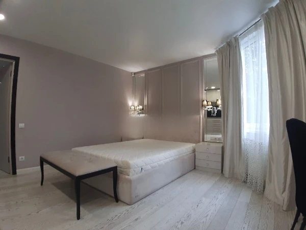 Сдам квартиру 2 комнаты, 75 m², 2 эт./26 этажей. 41, Верховинная 41, Киев. 