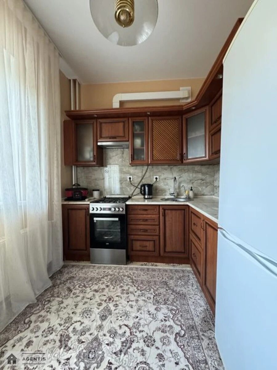 Сдам квартиру 2 комнаты, 63 m², 1 эт./16 этажей. 16, Валерія Лобановського просп. (Червонозоряний), Киев. 