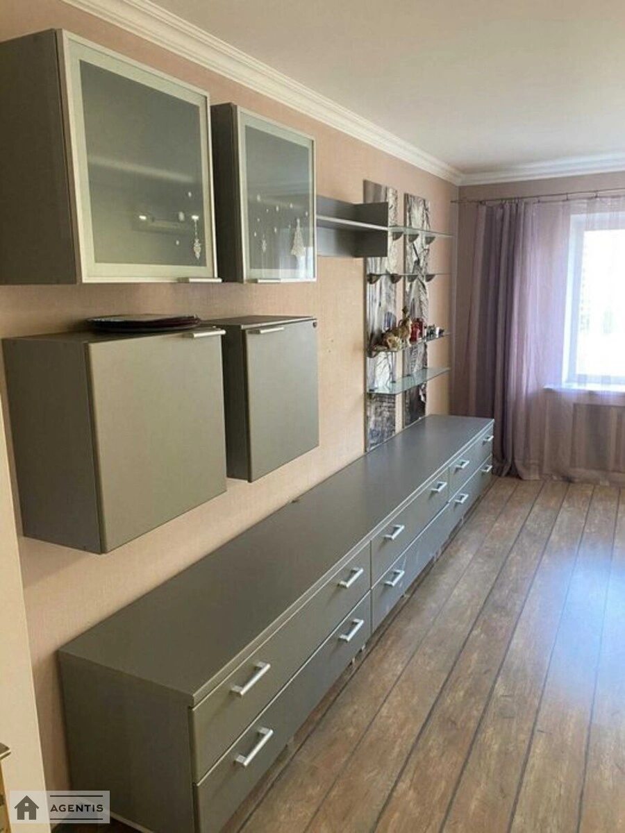 Сдам квартиру 3 комнаты, 90 m², 7 эт./16 этажей. Тираспольская, Киев. 