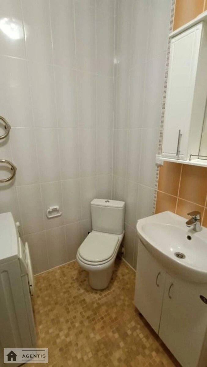 Здам квартиру 1 кімната, 38 m², 1 пов./8 поверхів. Фізкультури, Київ. 