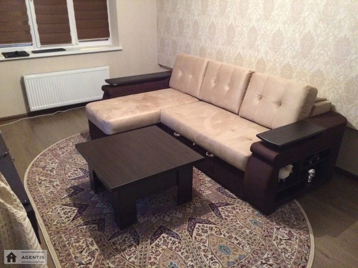 Apartment for rent 2 rooms, 60 m², 1st fl./6 floors. Fizkultury, Kyiv. 