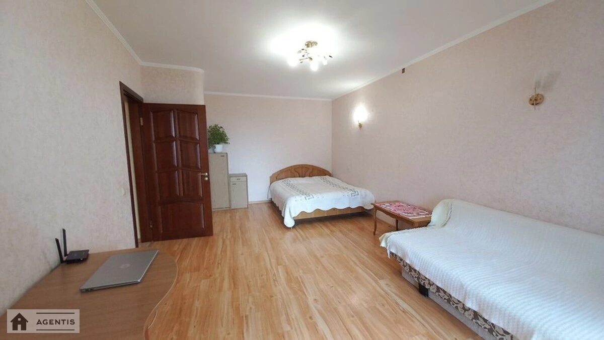 Здам квартиру 1 кімната, 45 m², 6 пов./8 поверхів. 22, Шкільна 22, Київ. 