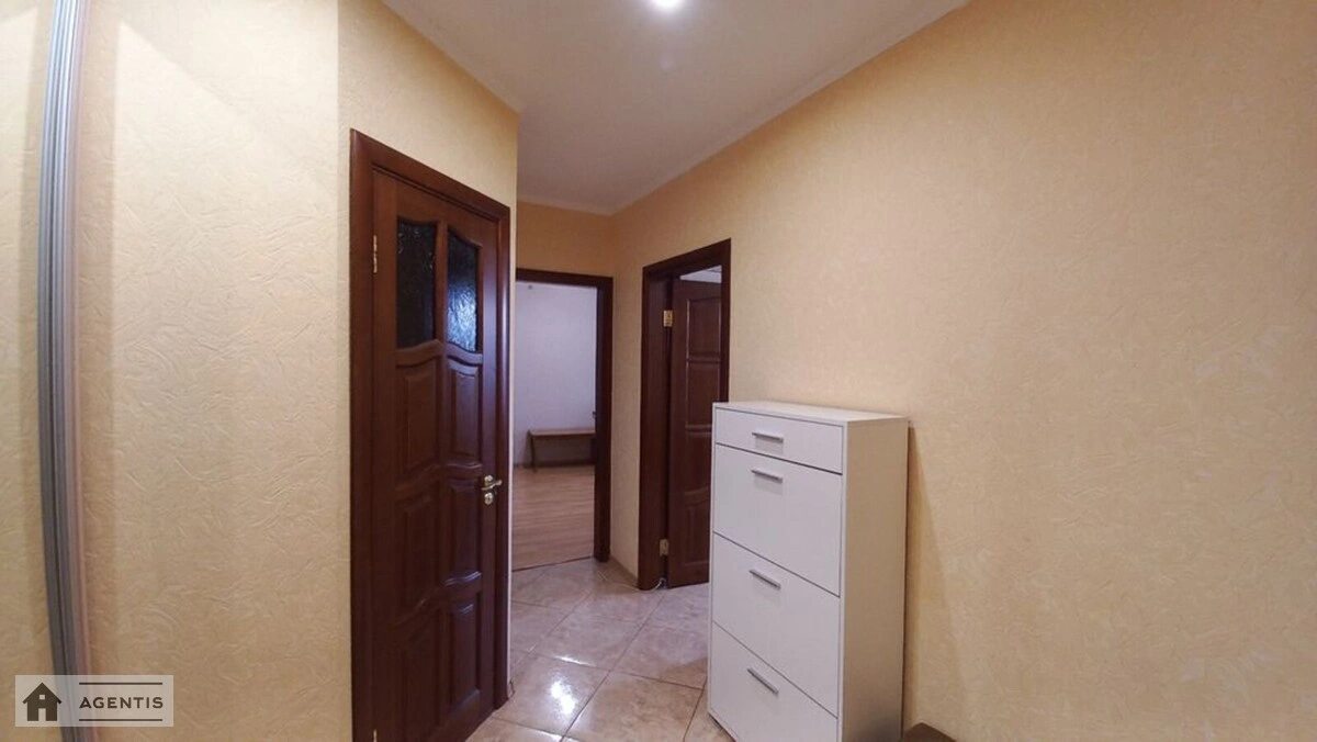 Сдам квартиру 1 комната, 45 m², 6 эт./8 этажей. 22, Школьная 22, Киев. 