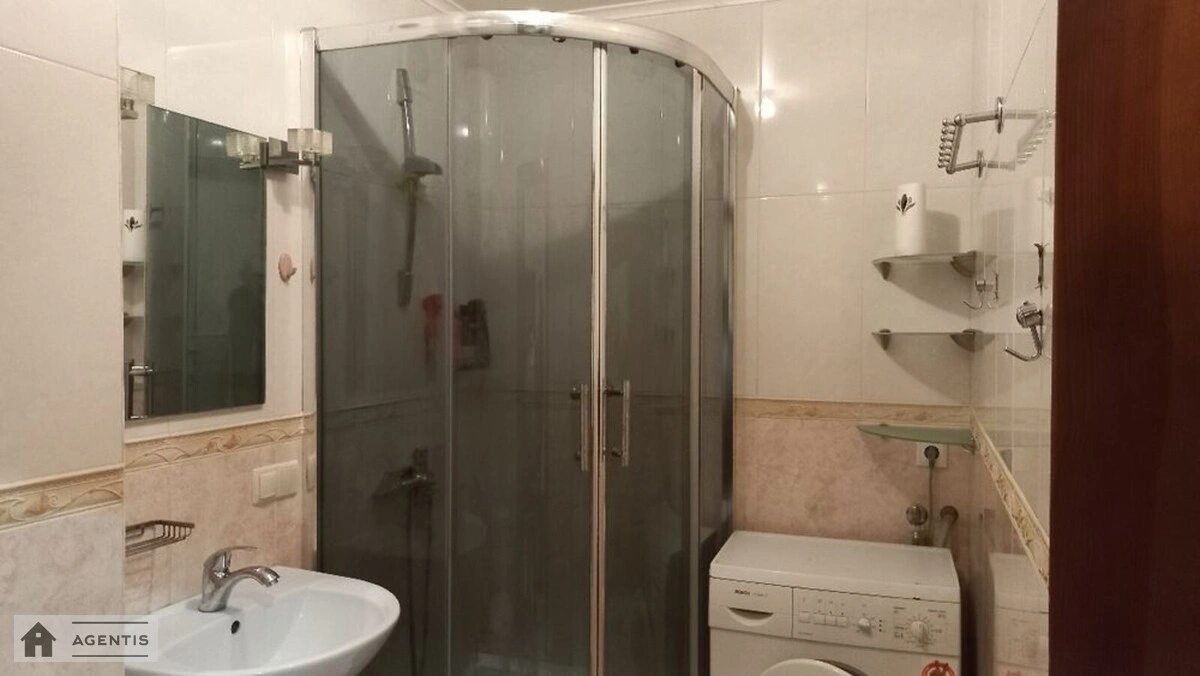 Здам квартиру 1 кімната, 45 m², 6 пов./8 поверхів. 22, Шкільна 22, Київ. 