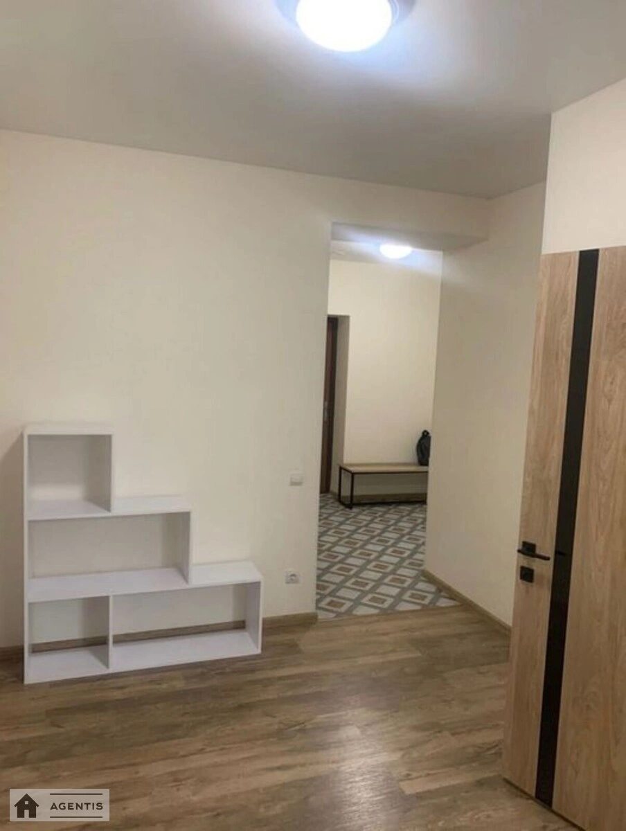 Сдам квартиру 2 комнаты, 65 m², 6 эт./12 этажей. Павла Чубинського вул. (Крупської), Киев. 