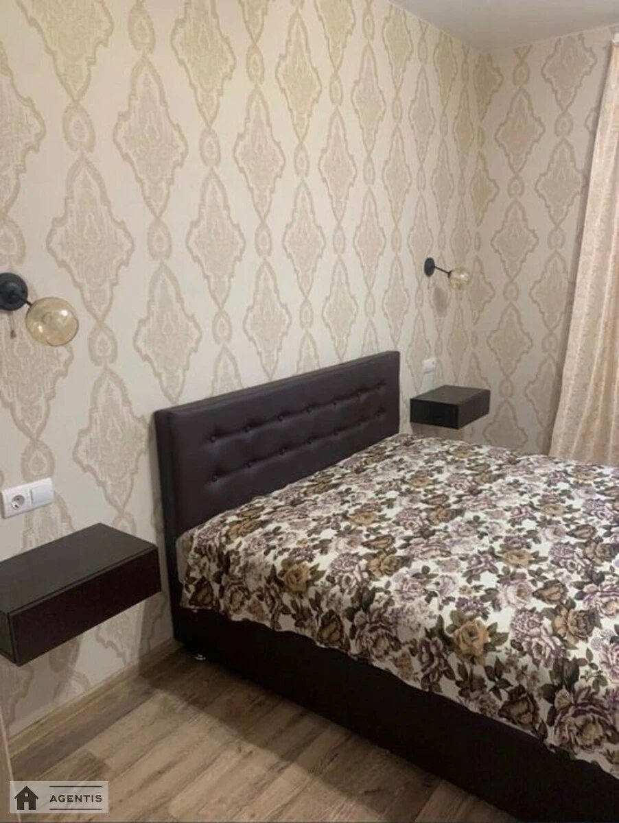 Сдам квартиру 2 комнаты, 65 m², 6 эт./12 этажей. Павла Чубинського вул. (Крупської), Киев. 