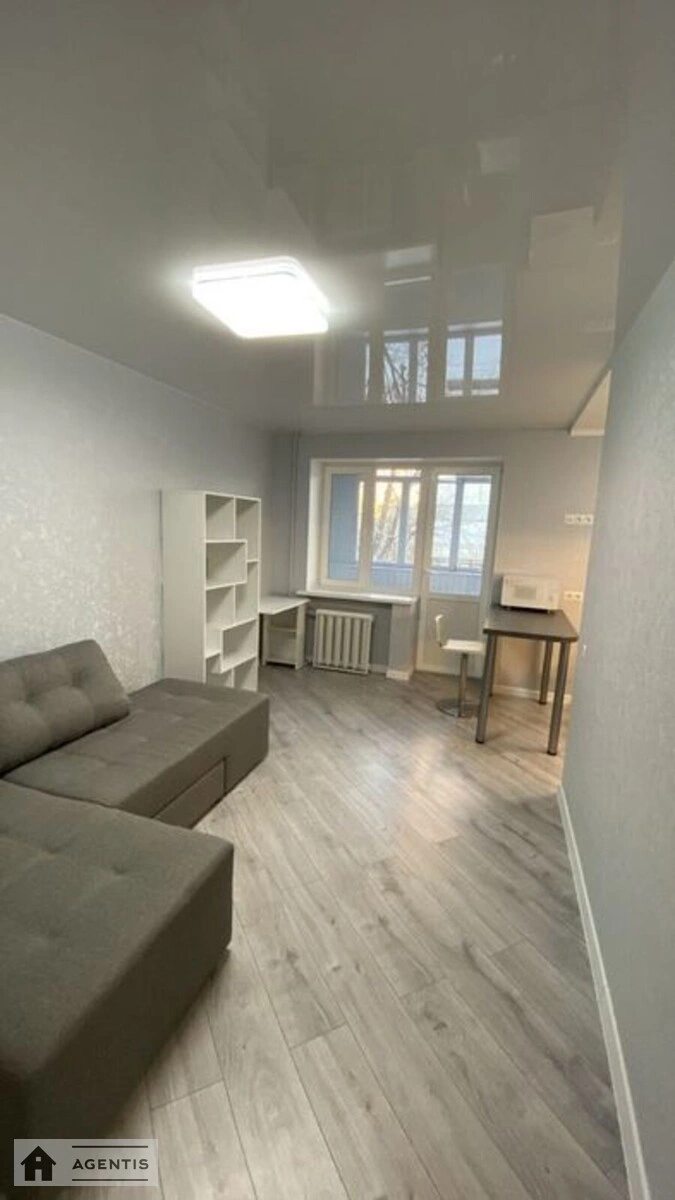 Apartment for rent 1 room, 30 m², 3rd fl./5 floors. 27, Olzhycha 27, Kyiv. 