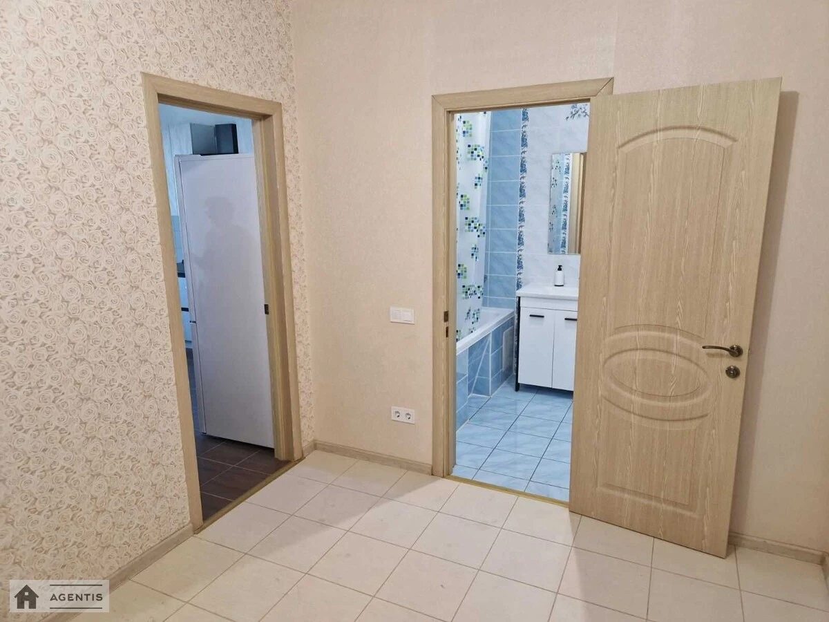 Сдам квартиру 1 комната, 50 m², 10 эт./19 этажей. 40, Патріарха Мстислава Скрипника вул. (Миколи Островського), Киев. 