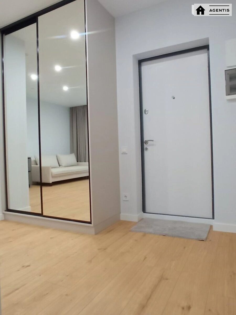 Сдам квартиру 1 комната, 52 m², 2 эт./25 этажей. 30, Шолуденка 30, Киев. 