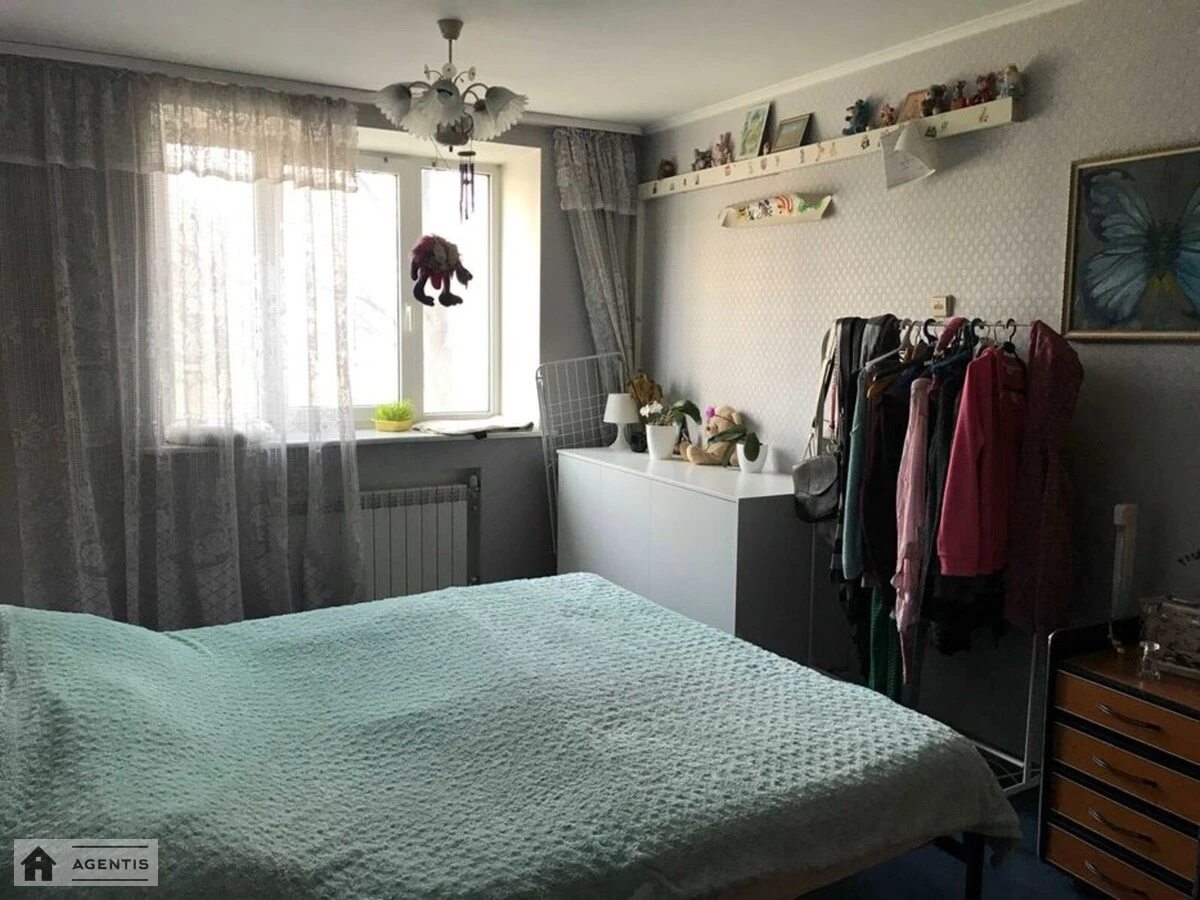 Сдам квартиру 2 комнаты, 60 m², 2 эт./16 этажей. 25, Ушинского 25, Киев. 