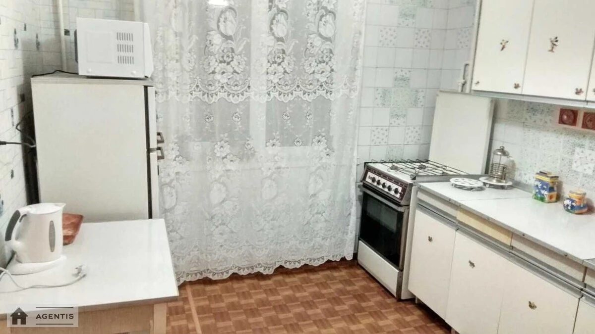 Сдам квартиру 2 комнаты, 51 m², 8 эт./9 этажей. 9, Оболонский 9, Киев. 