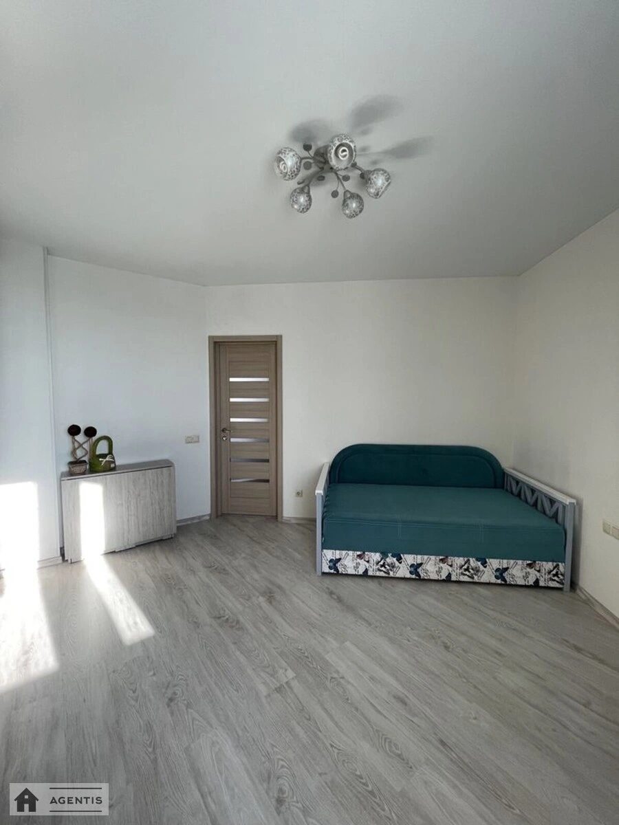 Сдам квартиру 3 комнаты, 80 m², 26 эт./26 этажей. 6, Драгоманова 6, Киев. 