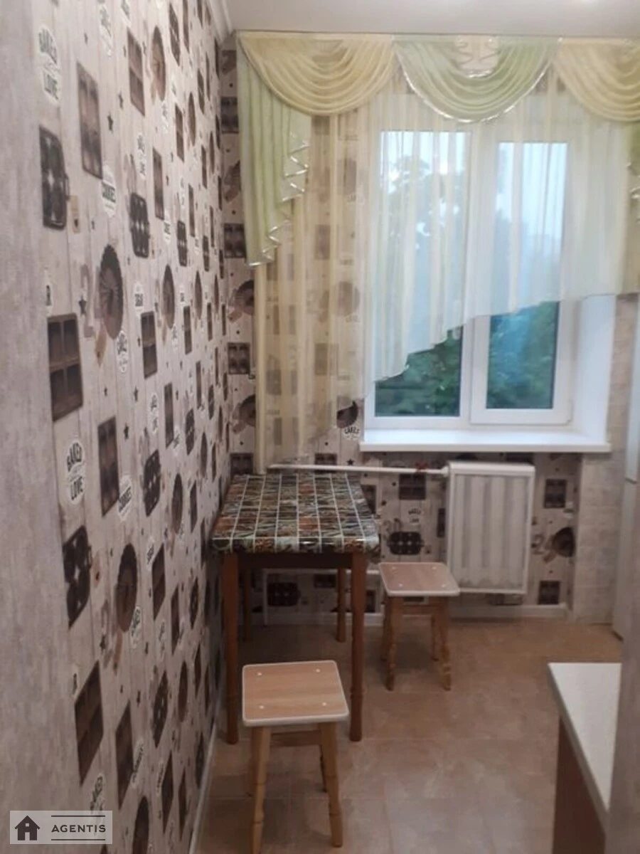 Apartment for rent 1 room, 32 m², 3rd fl./5 floors. 16, Sobornosti prosp. Vozzyednannya, Kyiv. 