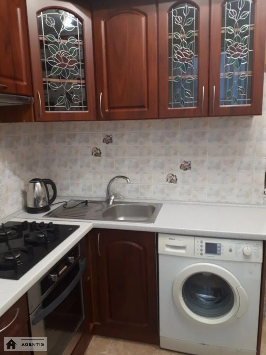 Apartment for rent 1 room, 32 m², 3rd fl./5 floors. 16, Sobornosti prosp. Vozzyednannya, Kyiv. 