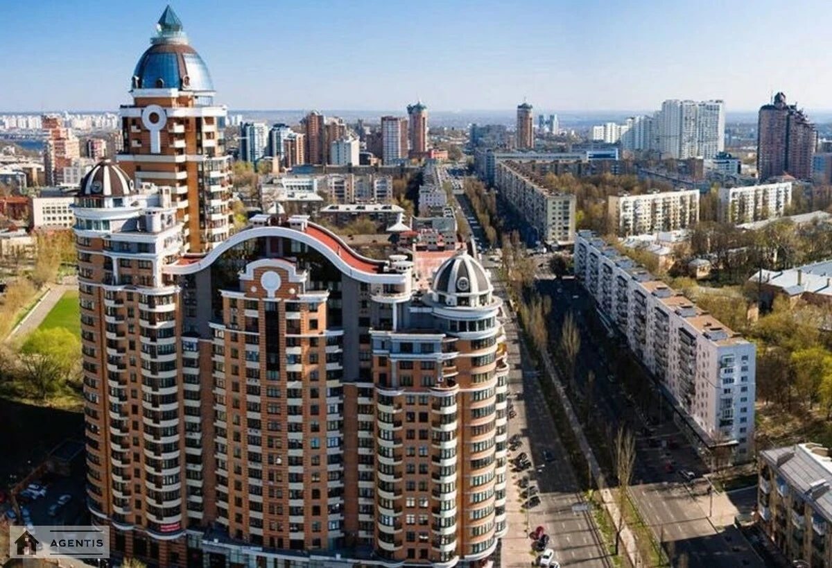 Сдам квартиру 3 комнаты, 134 m², 5 эт./24 этажа. 7, Леси Украинки 7, Киев. 