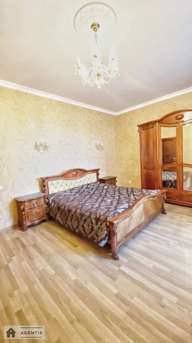 Сдам квартиру 3 комнаты, 134 m², 5 эт./24 этажа. 7, Леси Украинки 7, Киев. 