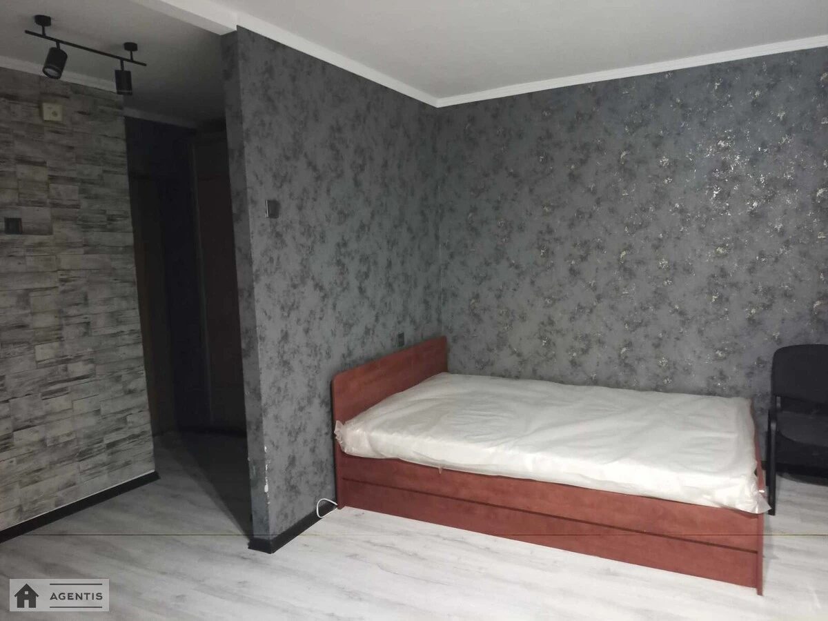 Apartment for rent 1 room, 38 m², 2nd fl./10 floors. Svyatoshynskyy rayon, Kyiv. 