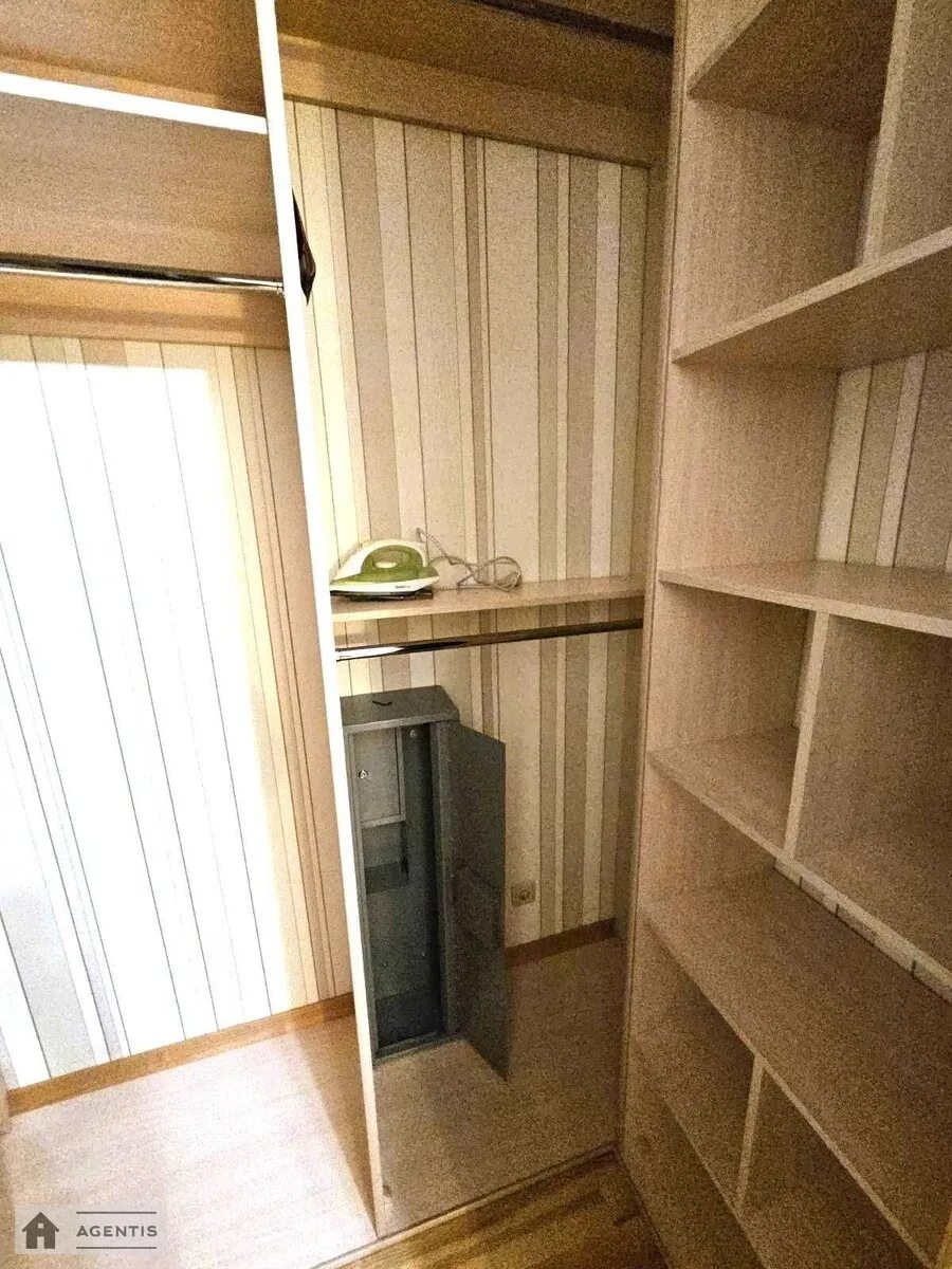 Сдам квартиру 2 комнаты, 70 m², 13 эт./20 этажей. 5, Степана Рудницького вул., Киев. 