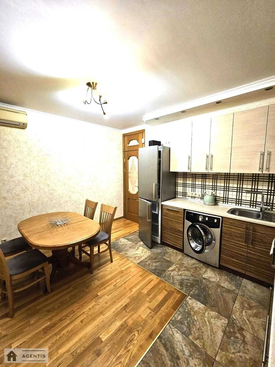 Сдам квартиру 2 комнаты, 70 m², 13 эт./20 этажей. 5, Степана Рудницького вул., Киев. 