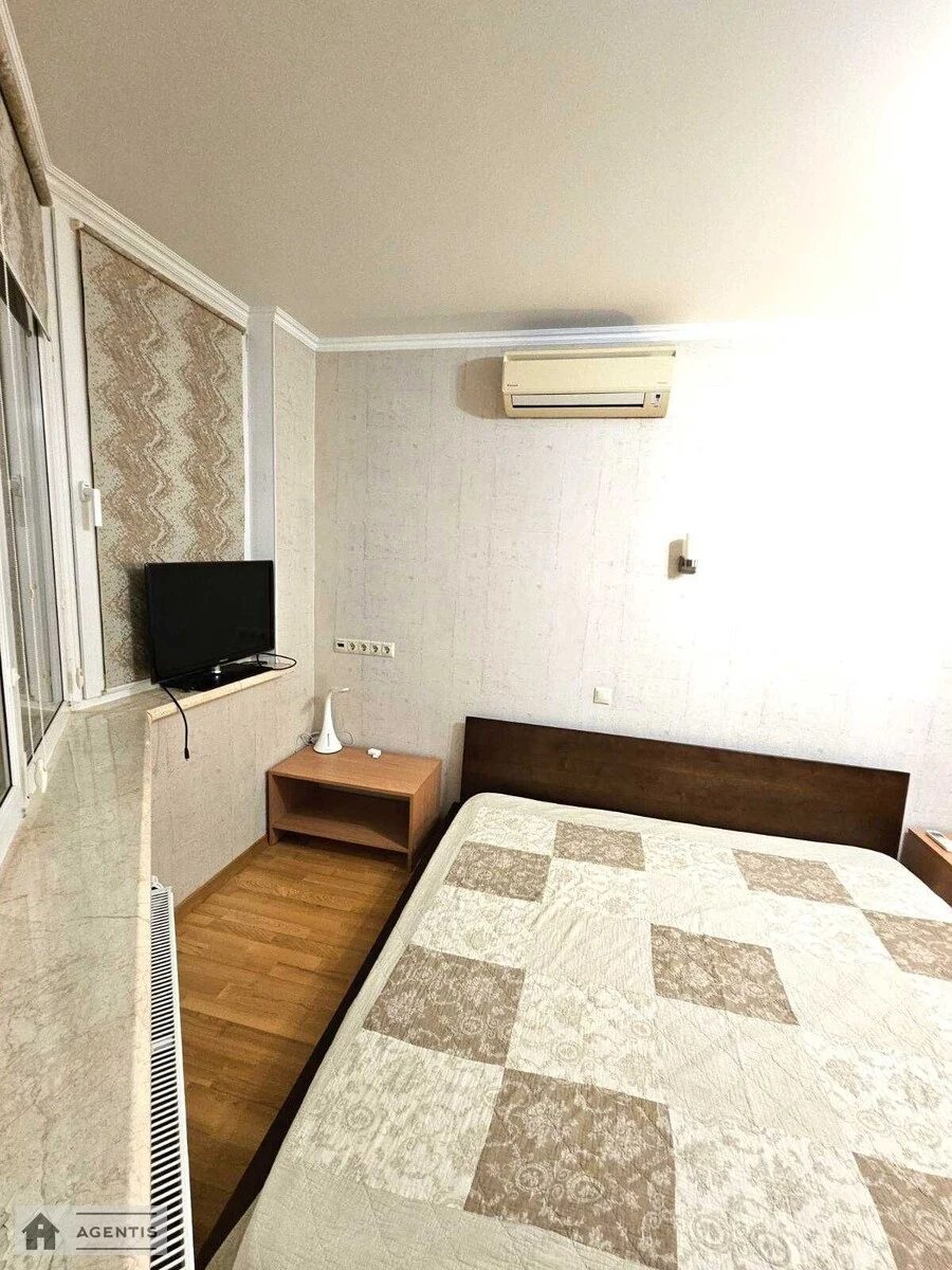 Сдам квартиру 2 комнаты, 70 m², 13 эт./20 этажей. 5, Степана Рудницького вул., Киев. 