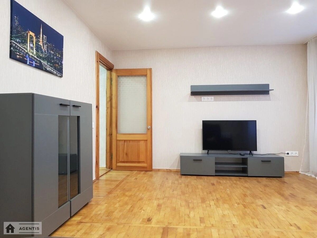 Apartment for rent 2 rooms, 63 m², 8th fl./9 floors. 24, Kubanskoyi Ukrayiny vul. Marshala Zhukova, Kyiv. 