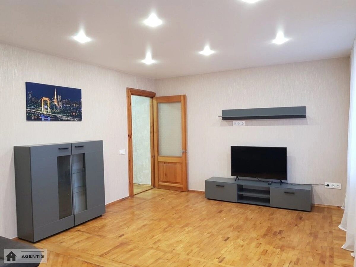 Сдам квартиру 2 комнаты, 63 m², 8 эт./9 этажей. 24, Кубанської України вул. (Маршала Жукова), Киев. 