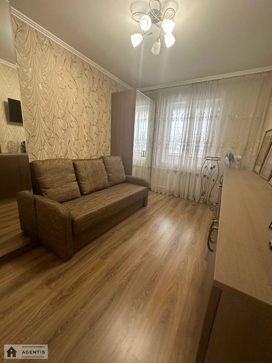 Здам квартиру 2 кімнати, 51 m², 4 пов./10 поверхів. 42, Драгоманова 42, Київ. 