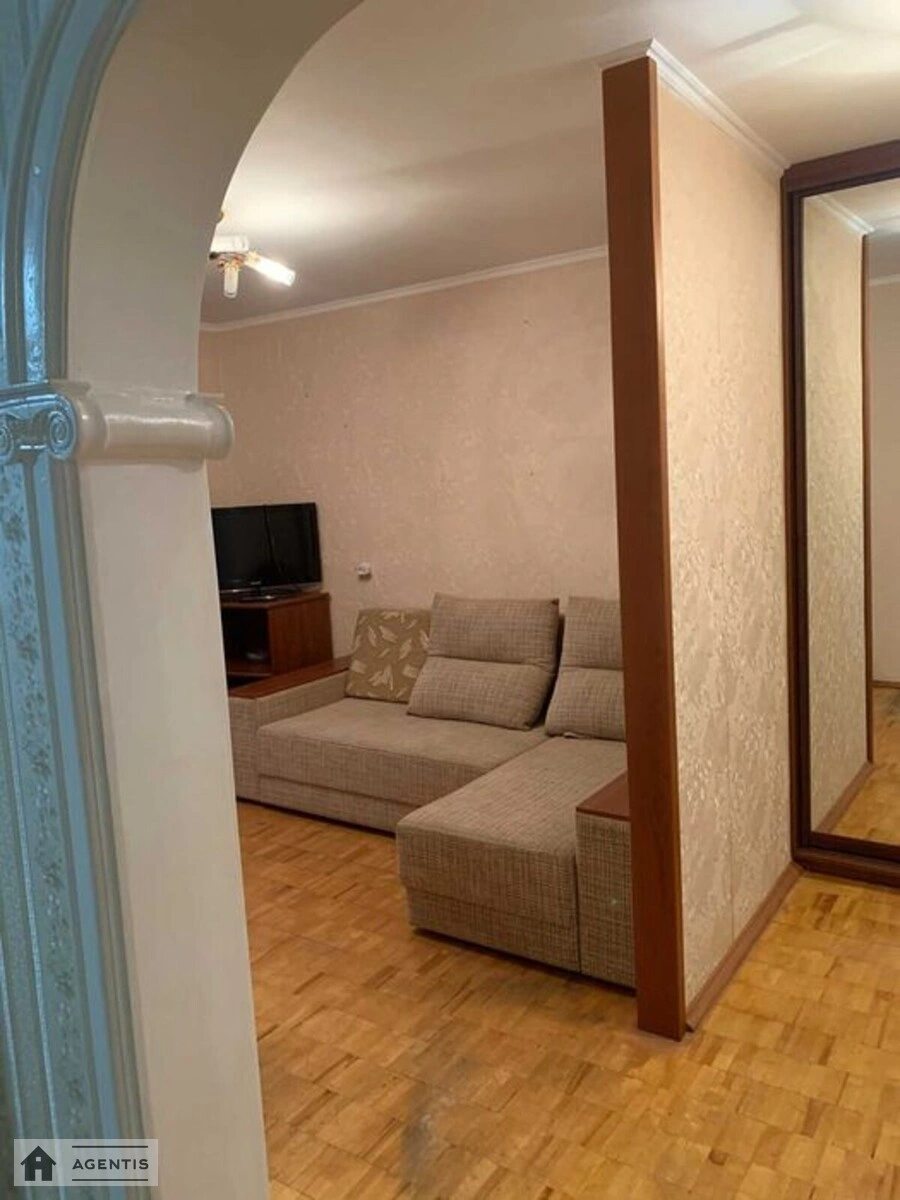 Сдам квартиру 1 комната, 35 m², 1 эт./16 этажей. 18, Ревуцкого 18, Киев. 