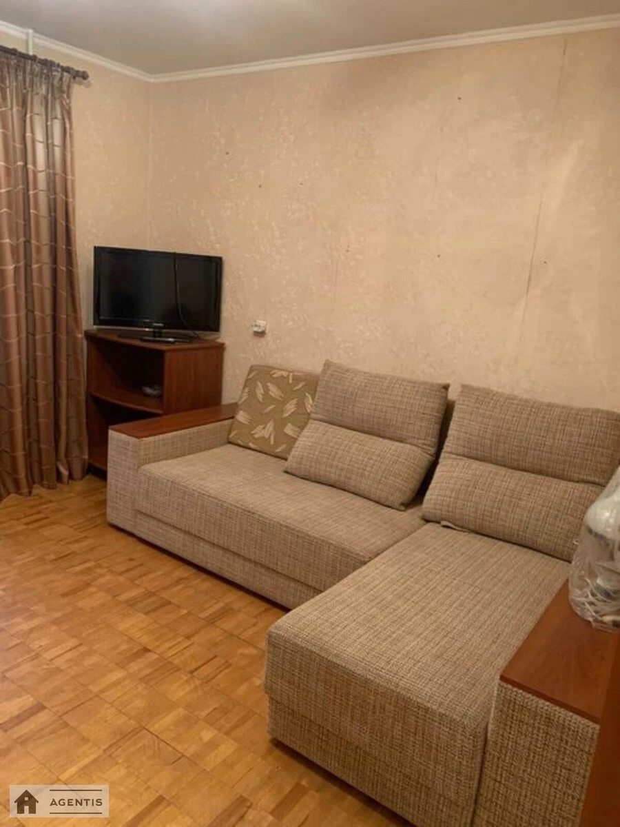 Сдам квартиру 1 комната, 35 m², 1 эт./16 этажей. 18, Ревуцкого 18, Киев. 