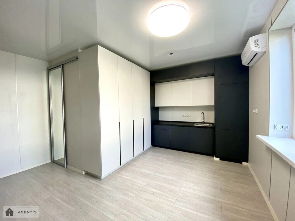 Сдам квартиру 1 комната, 40 m², 3 эт./5 этажей. Подольский район, Киев. 