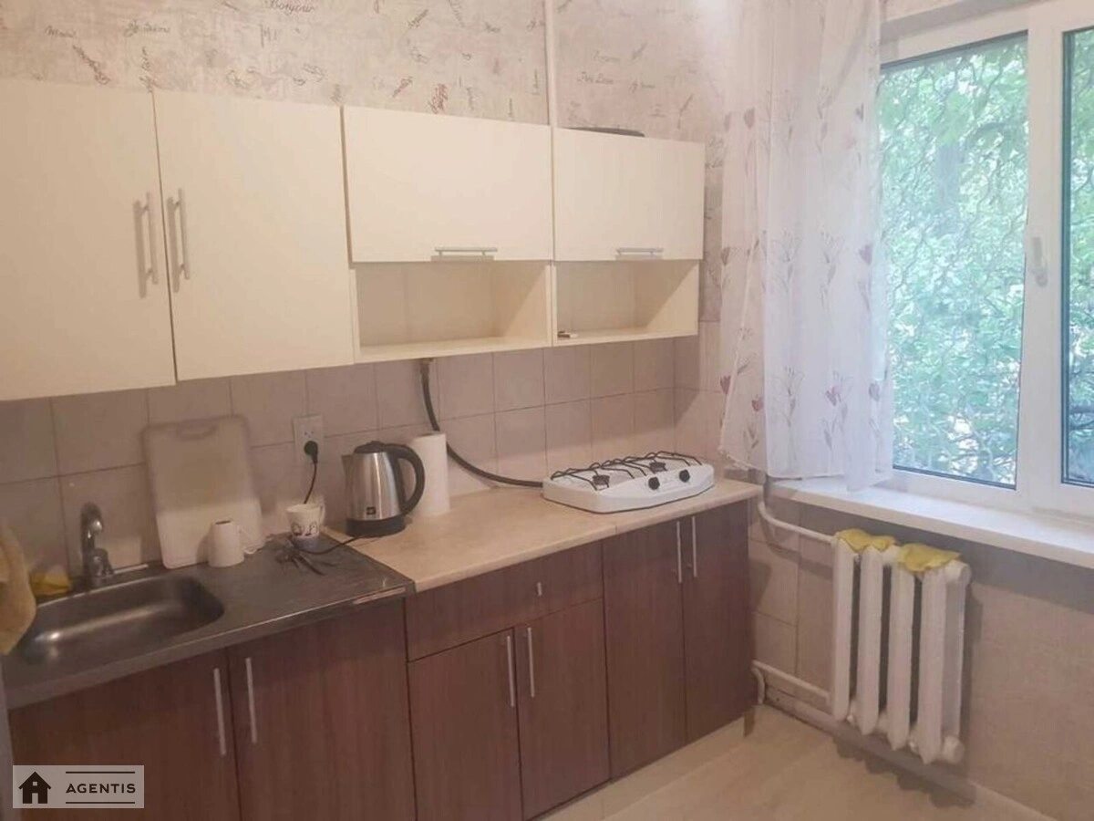 Apartment for rent 1 room, 33 m², 1st fl./5 floors. 13, Mykoly Vasylenka vul., Kyiv. 