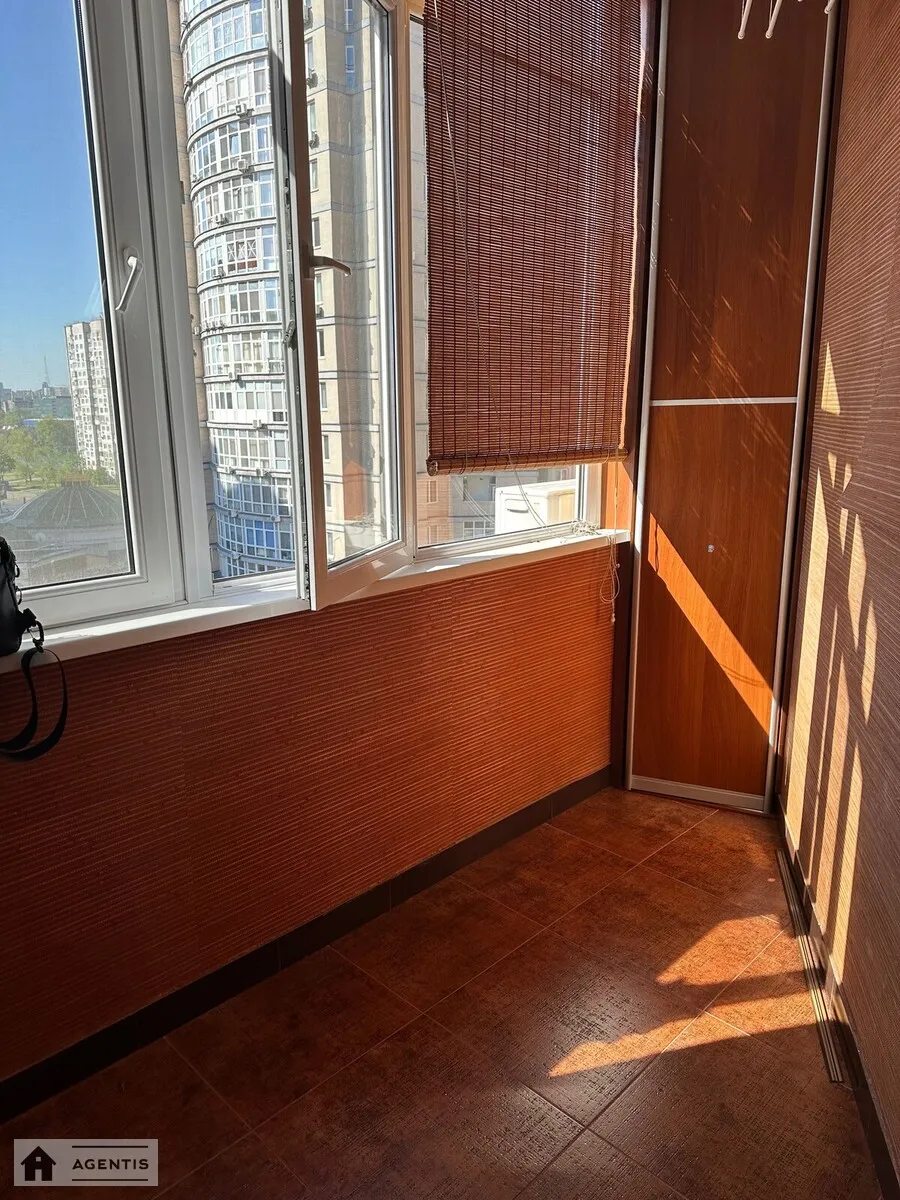 Apartment for rent 3 rooms, 95 m², 6th fl./7 floors. 6, Volodymyra Ivasyuka prosp. Heroyiv Stalinhrada, Kyiv. 